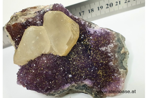 Amethyst Drusenstück mit Calcit